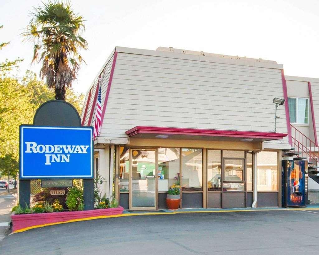 Signature Inn Γιουτζίν Εξωτερικό φωτογραφία